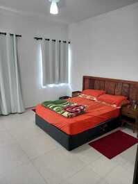 Lindo Geminado com Ac na suite, Wi-Fi, + 2 quartos, churrasqueira