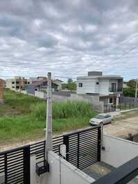 Lindo Geminado com Ac na suite, Wi-Fi, + 2 quartos, churrasqueira