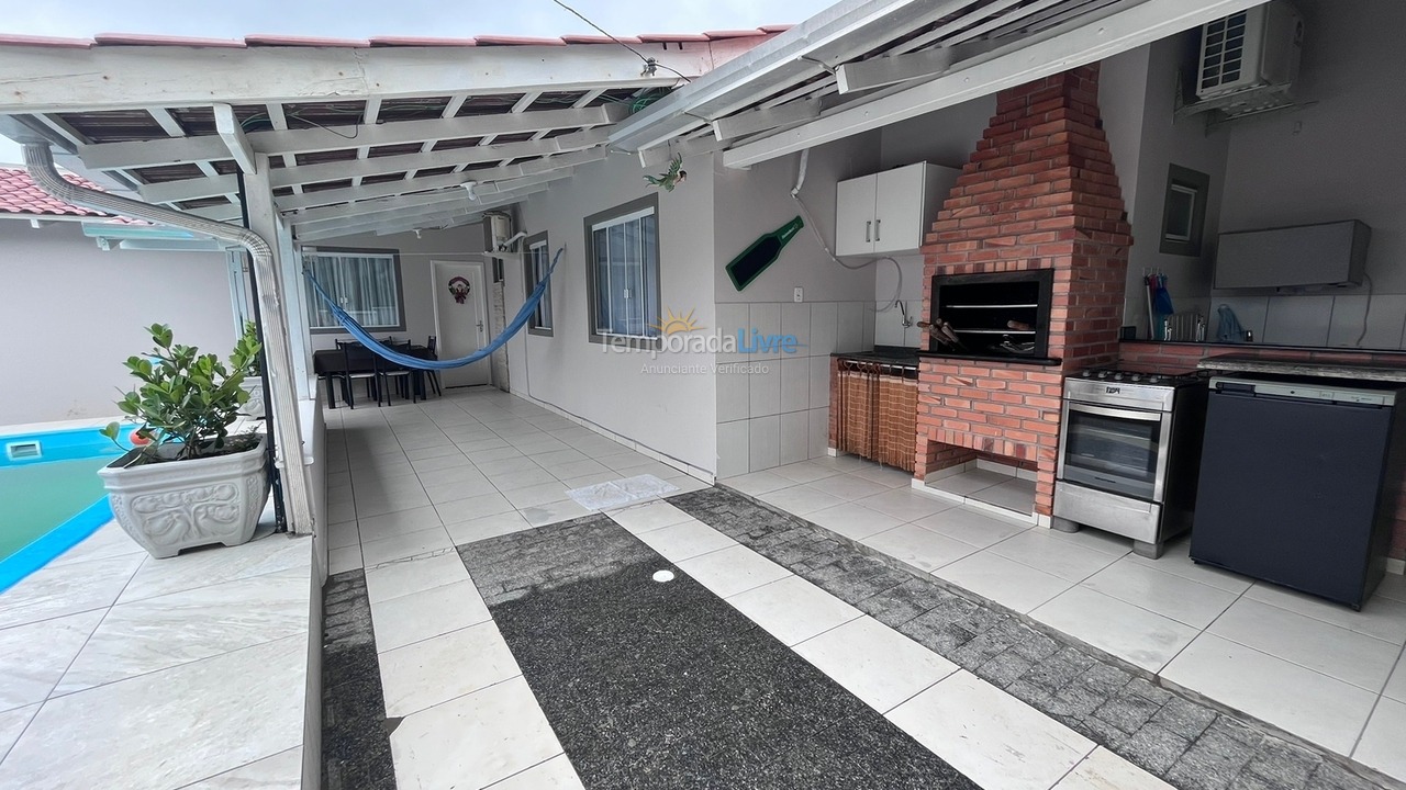 Casa para aluguel de temporada em Bombinhas (Canto Grande)