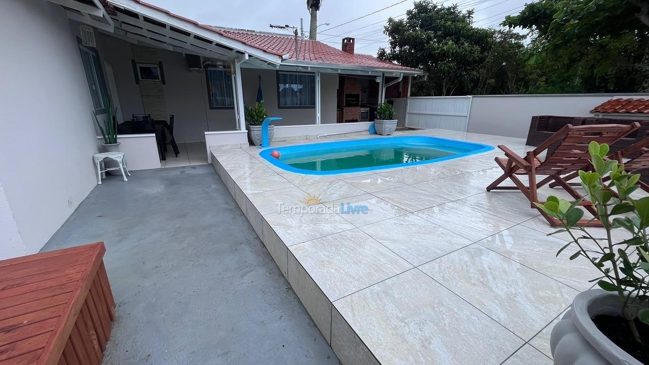 Casa para aluguel de temporada em Bombinhas (Canto Grande)