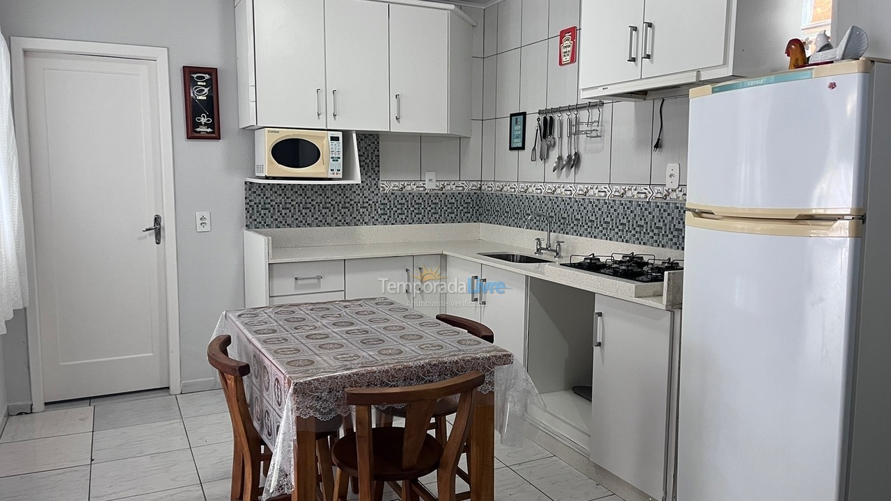 Casa para aluguel de temporada em Bombinhas (Canto Grande)