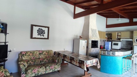 LINDA CASA DE FÉRIAS COM PISCINA PRÓXIMO A PRAIA