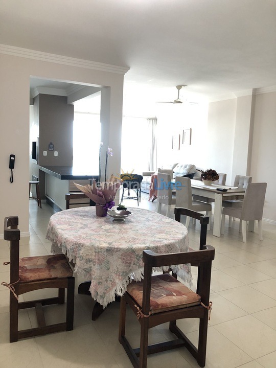 Apartamento para aluguel de temporada em Itapema (Meia Praia)