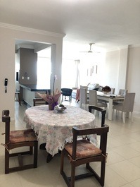 Frente mar 3 suítes e 2 vagas no coração da cidade