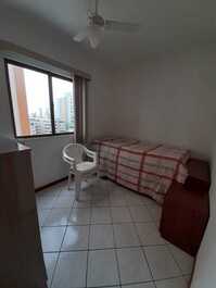 Ótimo apto a 150m da Praia