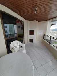 Ótimo apto a 150m da Praia