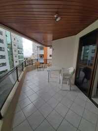 Ótimo apto a 150m da Praia