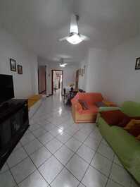 Ótimo apto a 150m da Praia