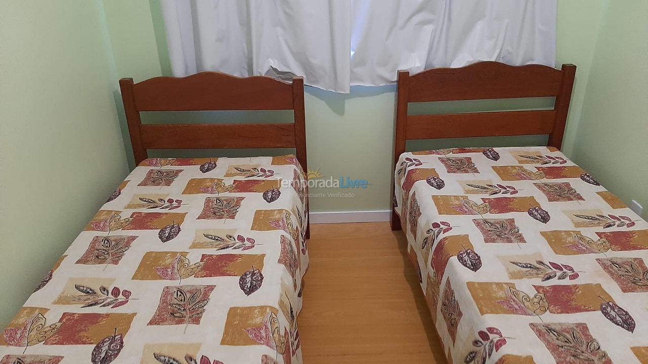 Apartamento para aluguel de temporada em Governador Celso Ramos (Praia de Palmas)