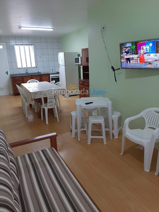 Apartamento para aluguel de temporada em Governador Celso Ramos (Praia de Palmas)