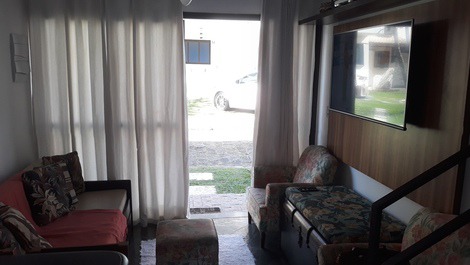 Aconchegante casa Triplex, com Wifi, Ar cond, Piscina, churrasqueira