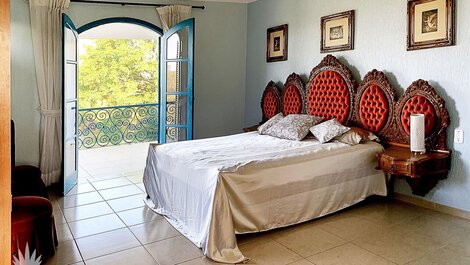 Suíte principal com cama queen e cama de solteiro