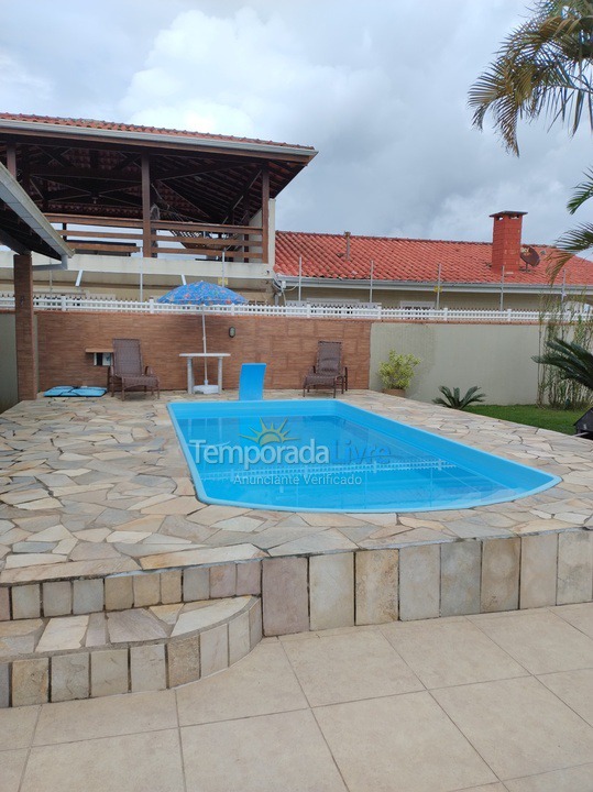 Casa para aluguel de temporada em Guaratuba (Coroados)