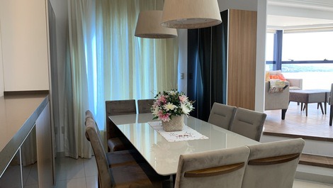 FRONT AV. GREAT AP FOR 10 PEOPLE