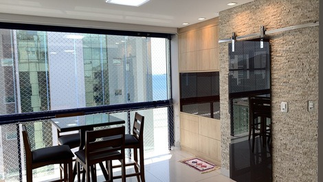 FRONT AV. GREAT AP FOR 10 PEOPLE