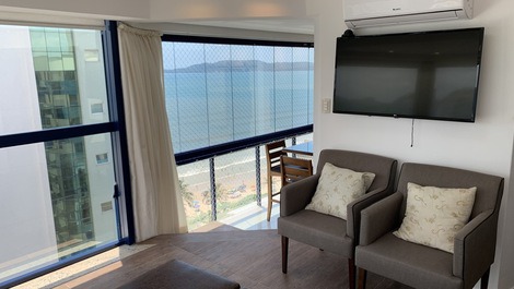 FRONT AV. GREAT AP FOR 10 PEOPLE