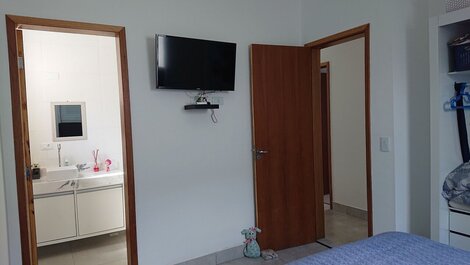 Beautiful House with Swimming Pool, Barbecue, Wifi, 700m from Massaguaçu Beach