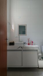 Beautiful House with Swimming Pool, Barbecue, Wifi, 700m from Massaguaçu Beach