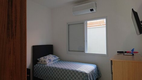 Beautiful House with Swimming Pool, Barbecue, Wifi, 700m from Massaguaçu Beach