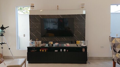 Beautiful House with Swimming Pool, Barbecue, Wifi, 700m from Massaguaçu Beach