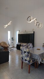 Beautiful House with Swimming Pool, Barbecue, Wifi, 700m from Massaguaçu Beach