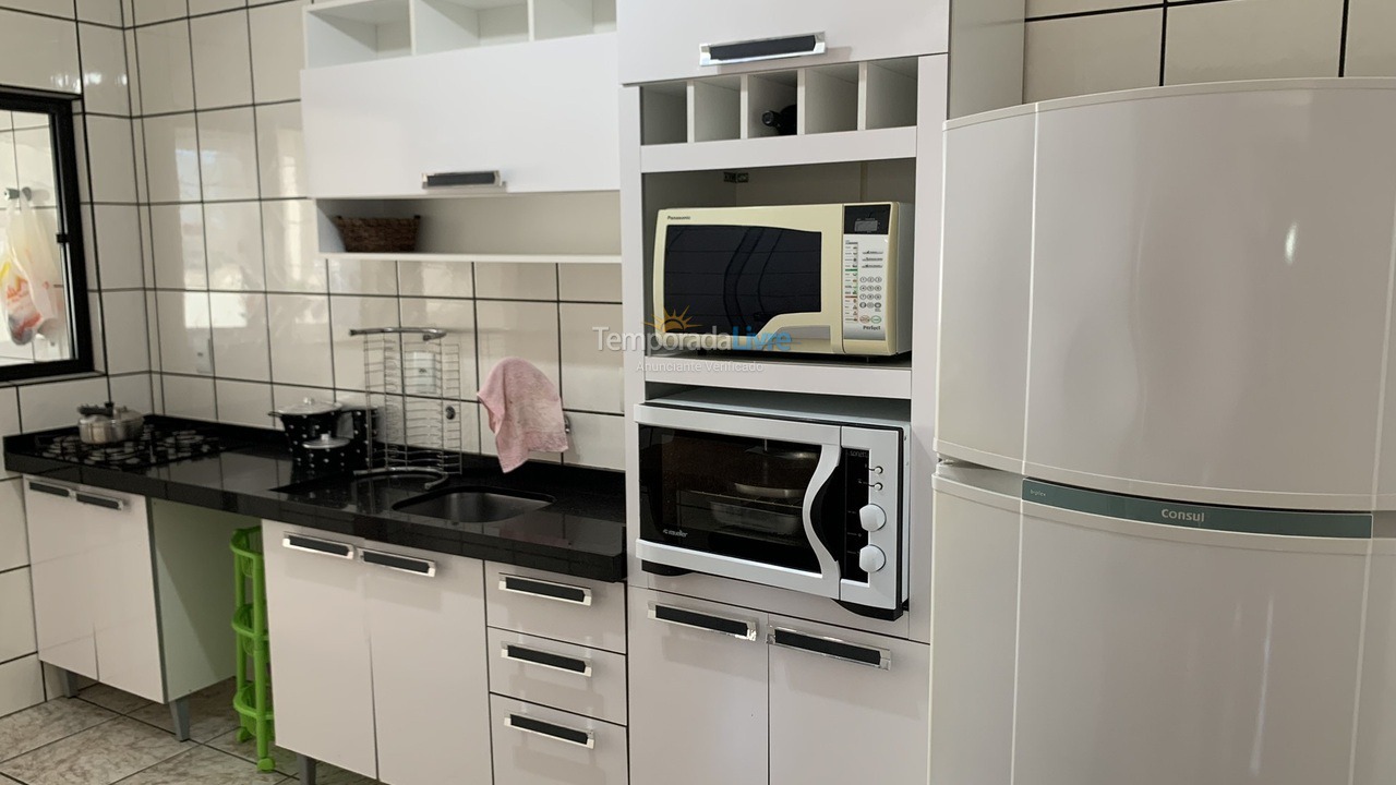 Apartamento para aluguel de temporada em Itapema (Meia Praia)