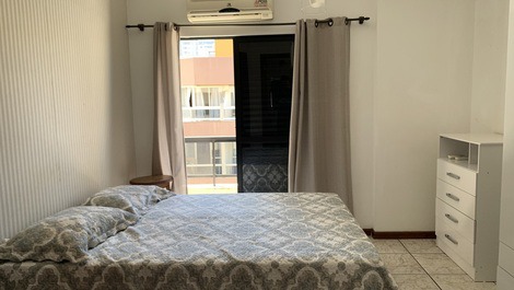 APTO NO CORAÇÃO DA MEIA PRAIA