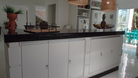 Ilha com armários: 2.90x74