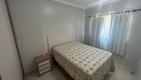 Dormitório 02 com cama de casal