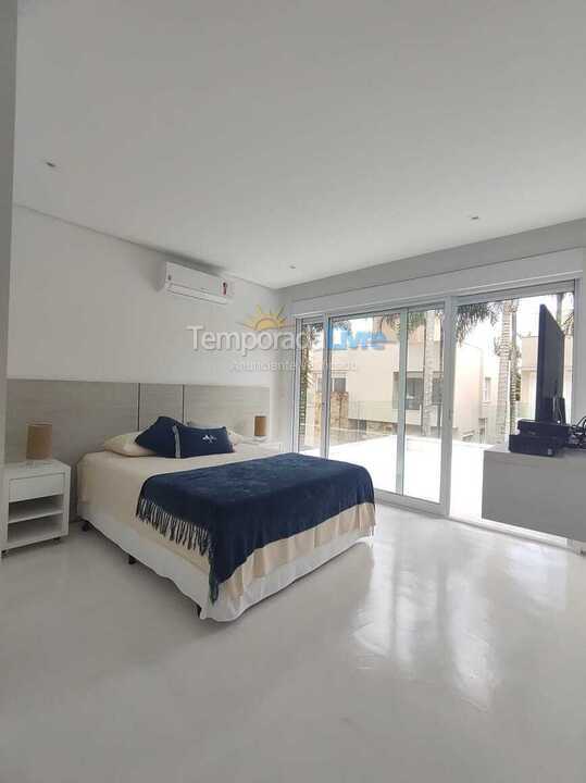 House for vacation rental in São Sebastião (Praia da Baleia)