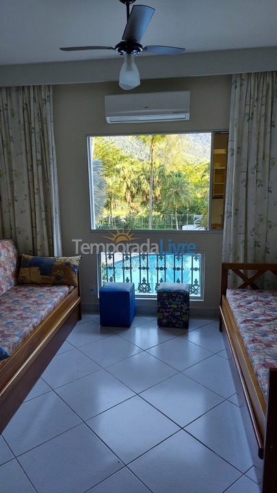 Apartamento para aluguel de temporada em Ubatuba (Praia das Toninhas)