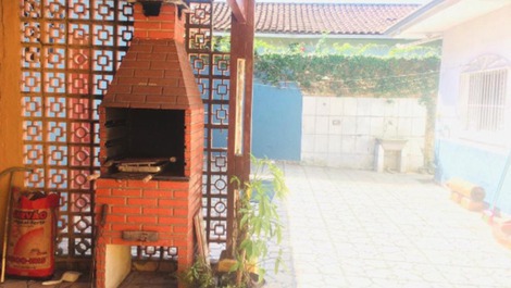 House with super backyard and barbecue