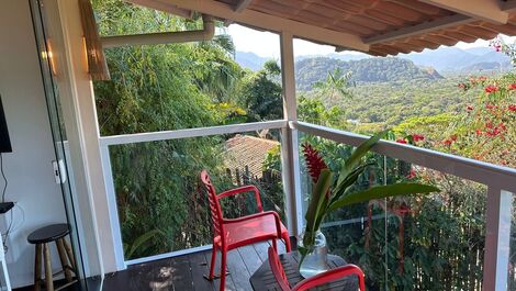 CASA COM VISTA PARA A PRAIA E OCEANO, 2 SUÍTES EM CONDO WI-FI OK!