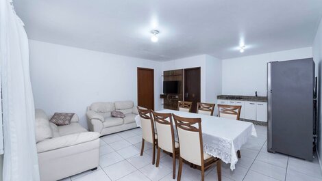 183V - Casa de 05 dormitórios para até 12 pessoas em Ótima...