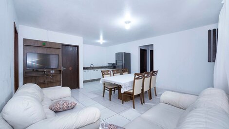 183V - Casa de 05 dormitórios para até 12 pessoas em Ótima...