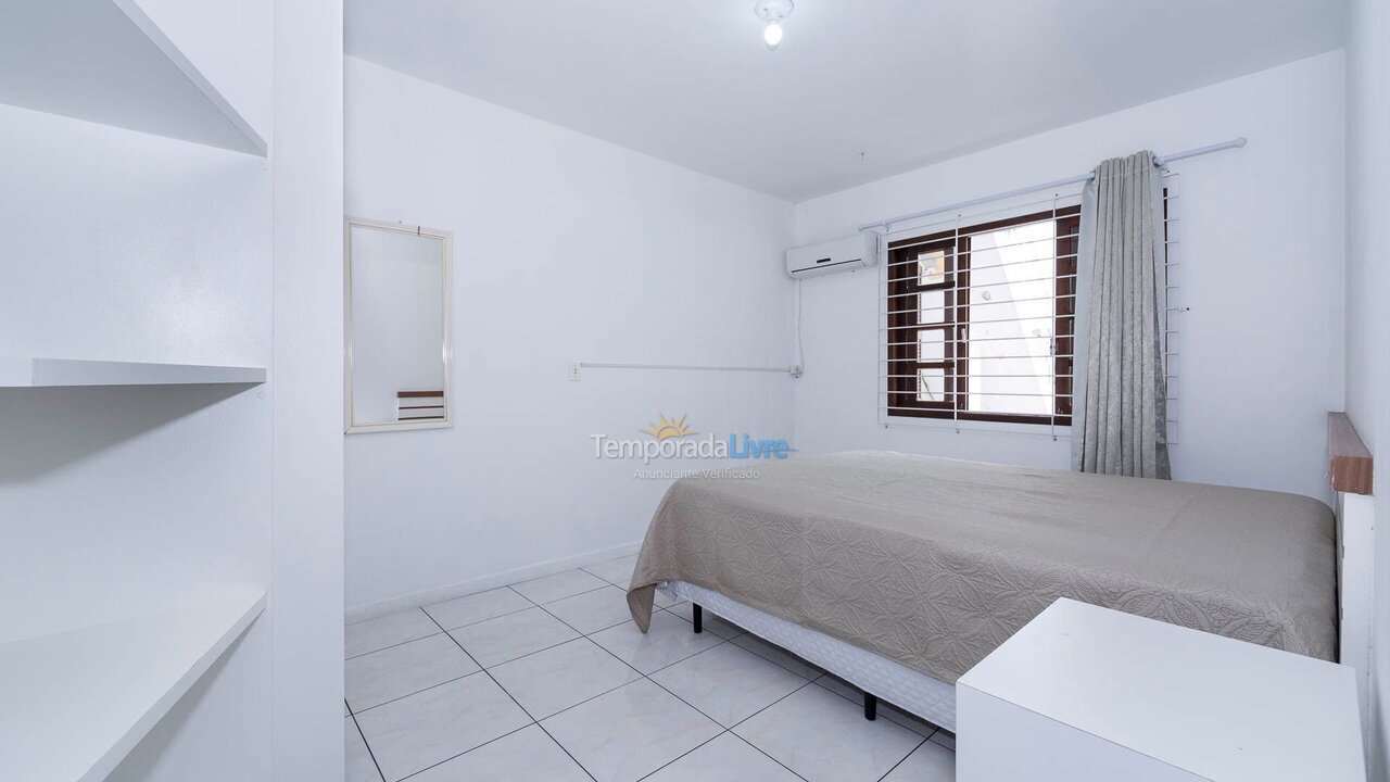 Casa para aluguel de temporada em Bombinhas (Praia de Bombas)