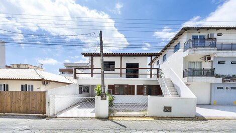 183V - Casa de 05 dormitórios para até 12 pessoas em Ótima...