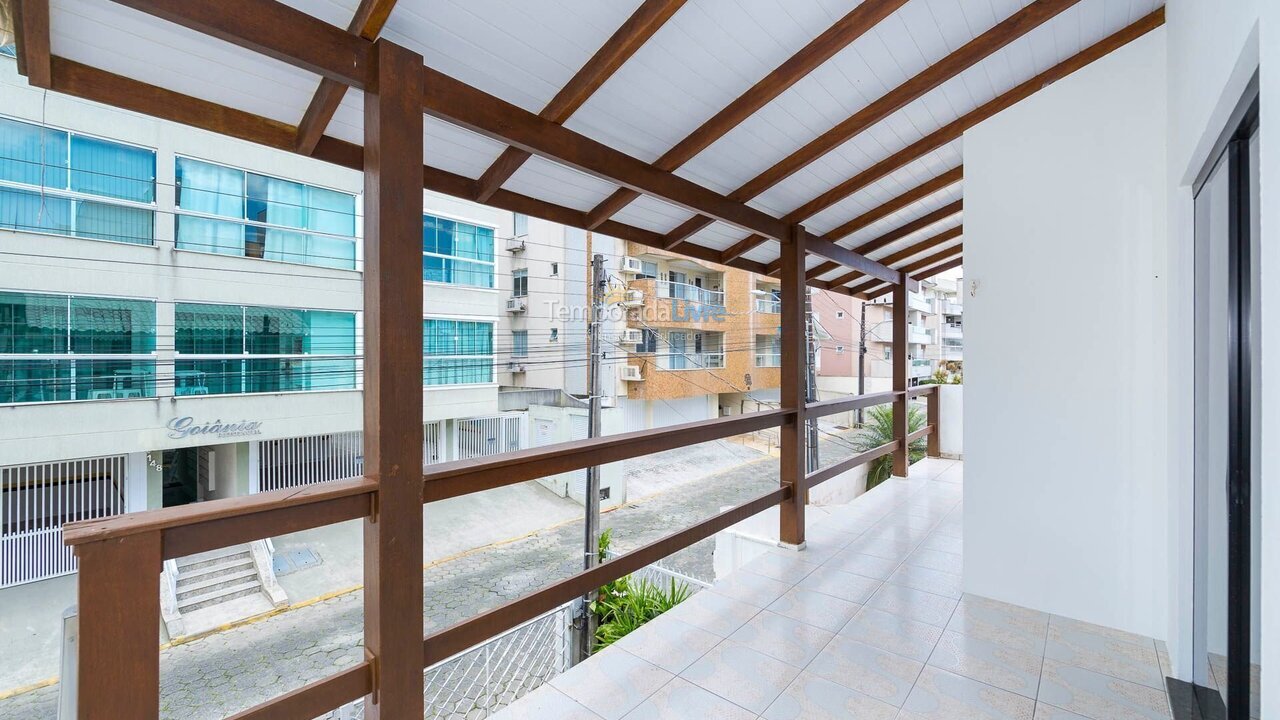 Casa para aluguel de temporada em Bombinhas (Praia de Bombas)