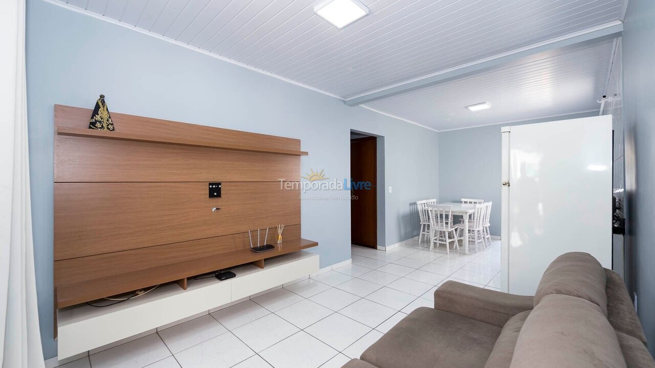 Casa para aluguel de temporada em Bombinhas (Praia de Bombas)