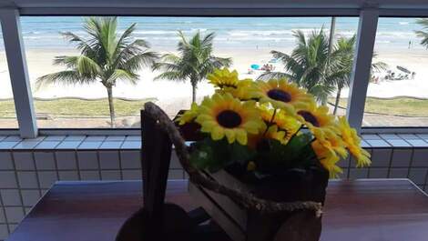 Hermoso Apartamento en la arena con balcón gourmet en Praia Grande