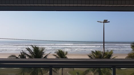 Hermoso Apartamento en la arena con balcón gourmet en Praia Grande