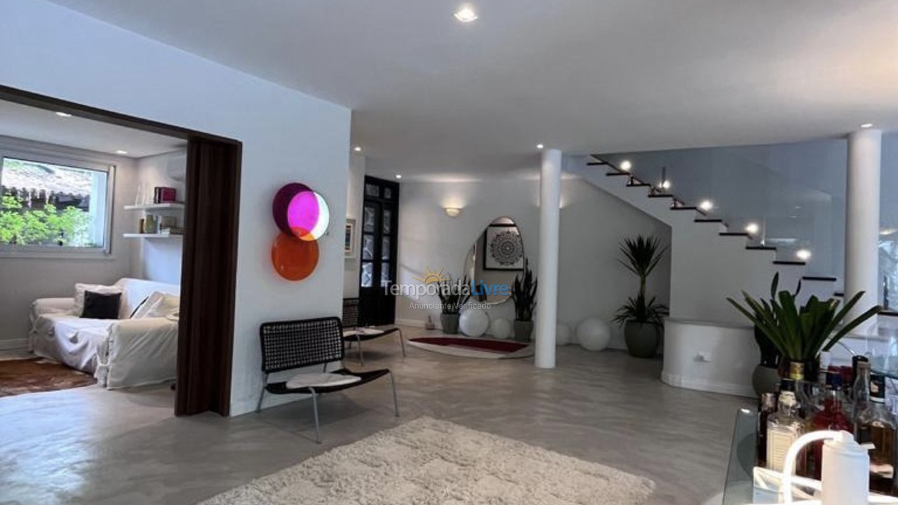 Casa para alquiler de vacaciones em São Sebastião (Praia da Baleia)