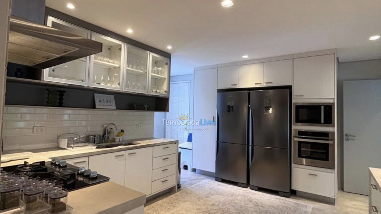 Casa para alquiler de vacaciones em São Sebastião (Praia da Baleia)