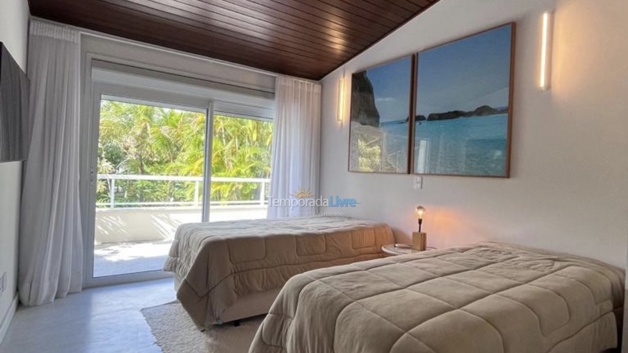 Casa para alquiler de vacaciones em São Sebastião (Praia da Baleia)