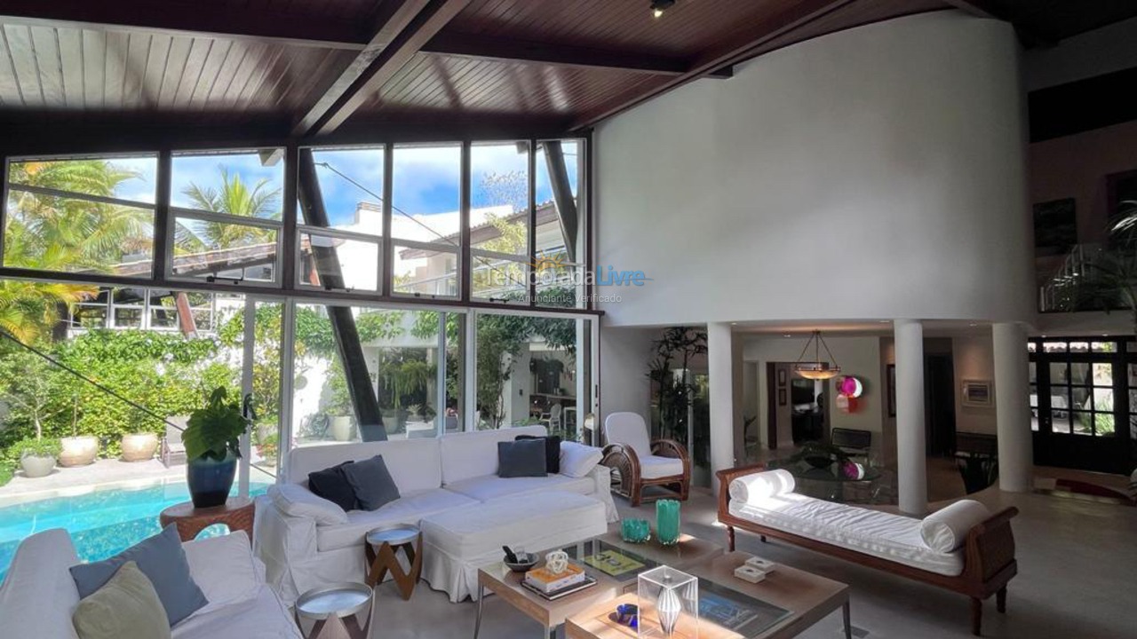 Casa para alquiler de vacaciones em São Sebastião (Praia da Baleia)