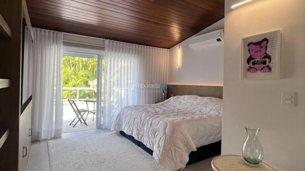 Casa para alquiler de vacaciones em São Sebastião (Praia da Baleia)