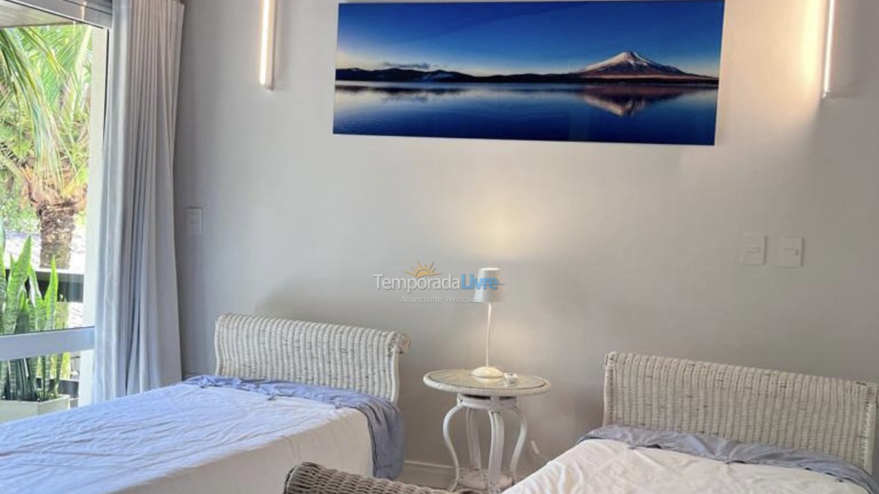 Casa para alquiler de vacaciones em São Sebastião (Praia da Baleia)