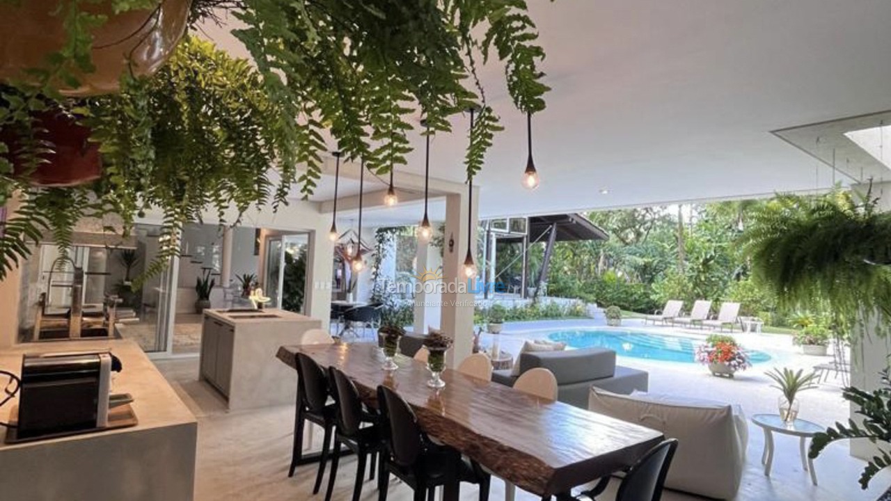 Casa para alquiler de vacaciones em São Sebastião (Praia da Baleia)