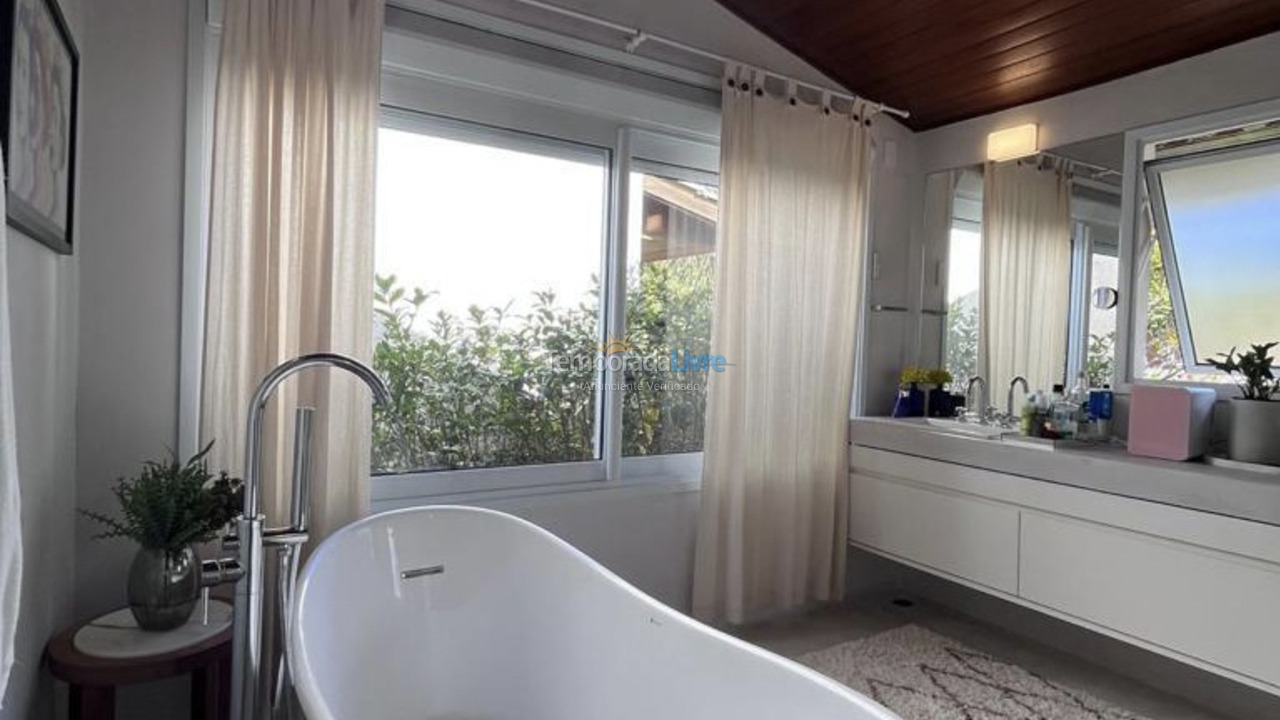 Casa para alquiler de vacaciones em São Sebastião (Praia da Baleia)