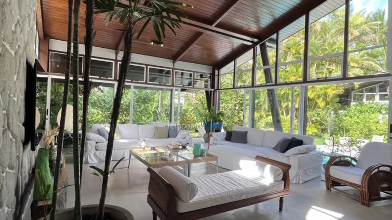 Casa para alquiler de vacaciones em São Sebastião (Praia da Baleia)